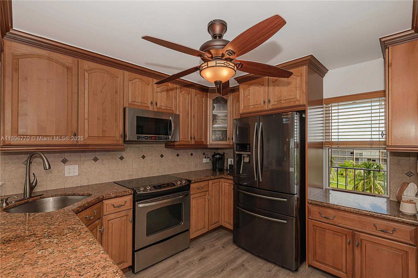 Small Image of 4800 HILLCREST LN #501, Hollywood Number 4
