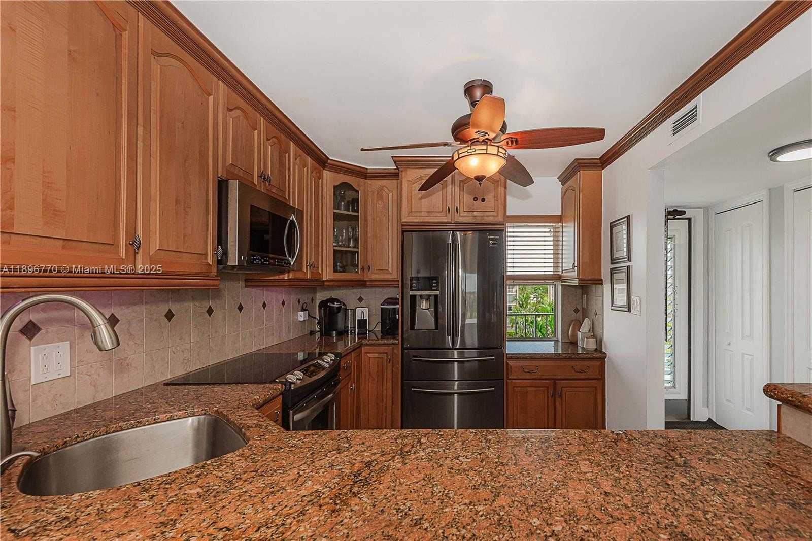 Small Image of 4800 HILLCREST LN #501, Hollywood Number 5