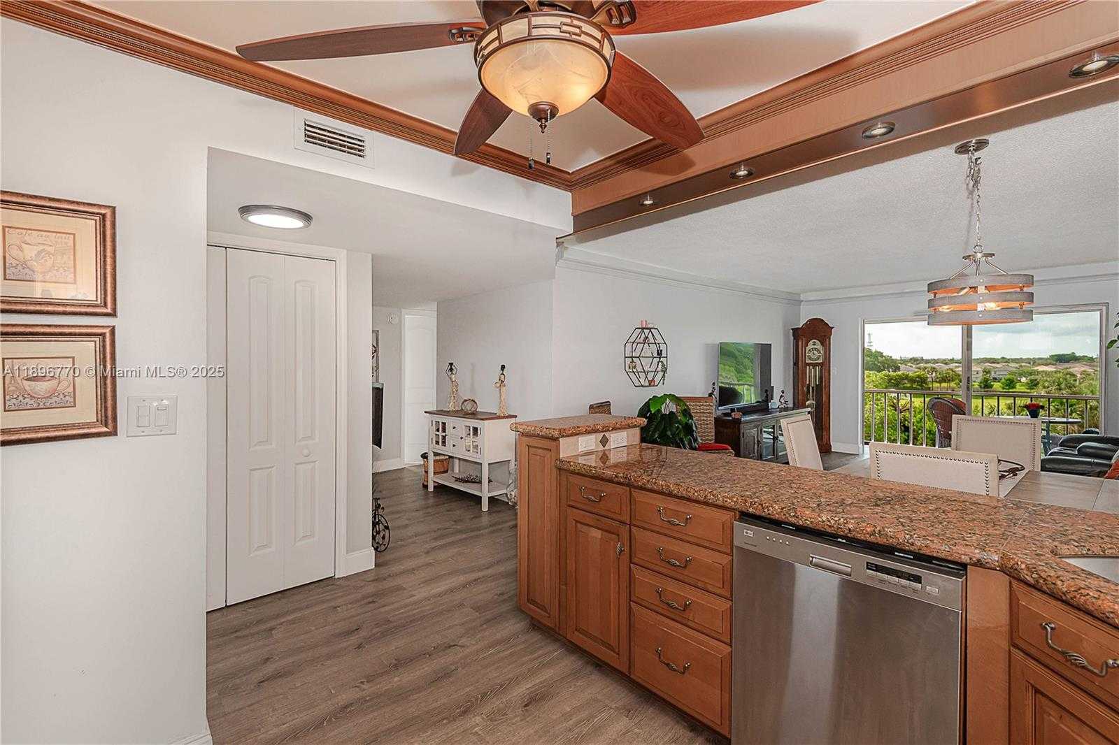 Small Image of 4800 HILLCREST LN #501, Hollywood Number 9