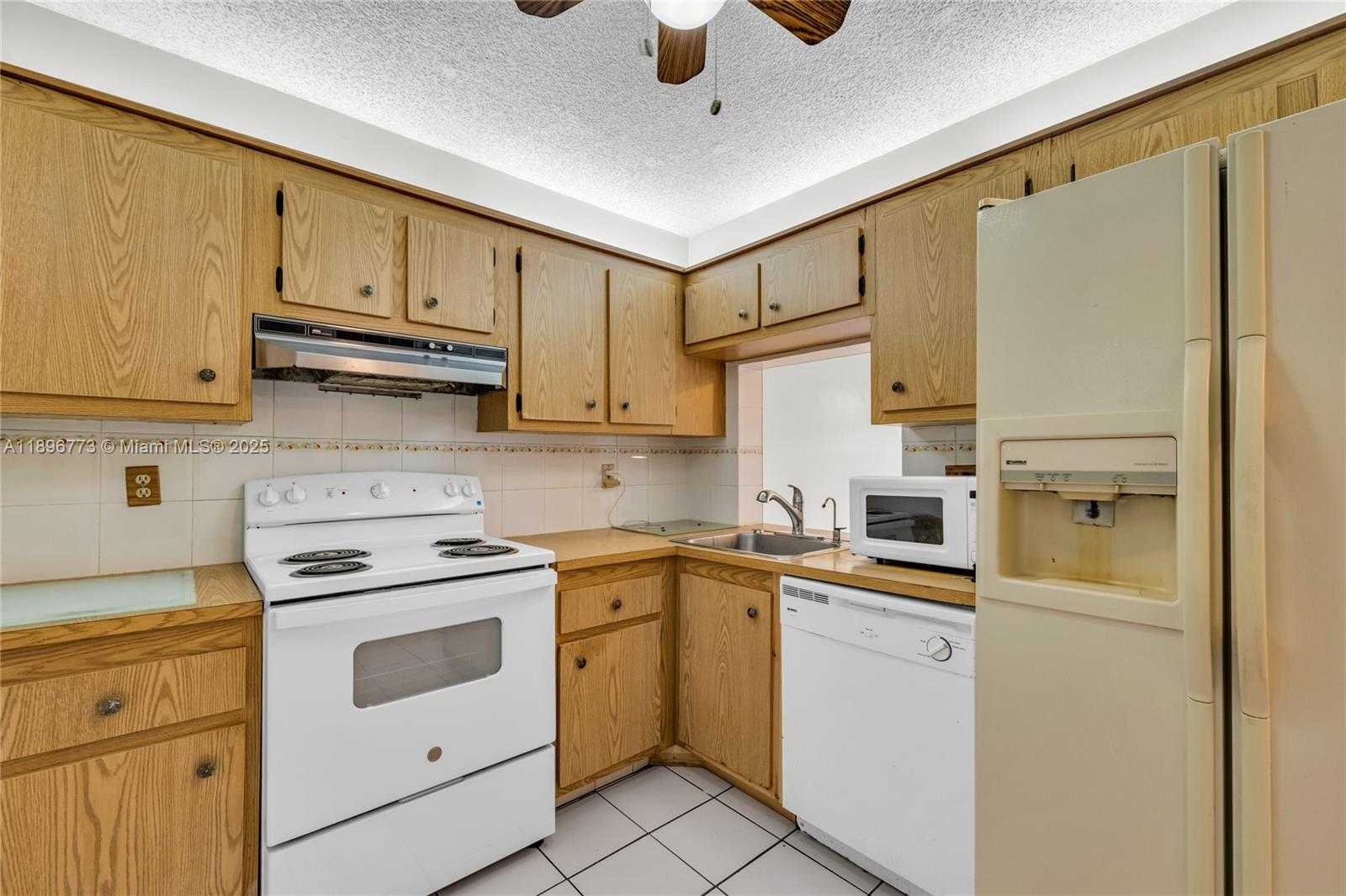 Small Image of 17000 NORTH WEST 67TH AVE #230, Hialeah Number 19