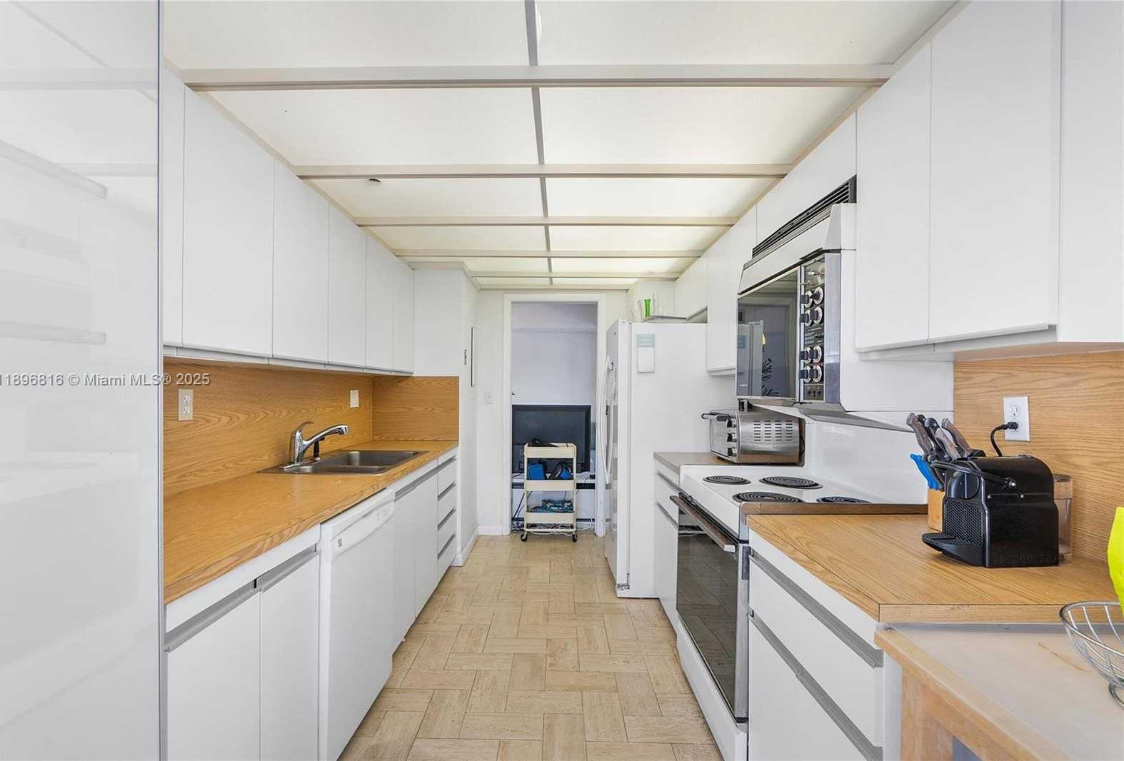 Small Image of 4000 TOWERSIDE TER #402, Miami Number 14