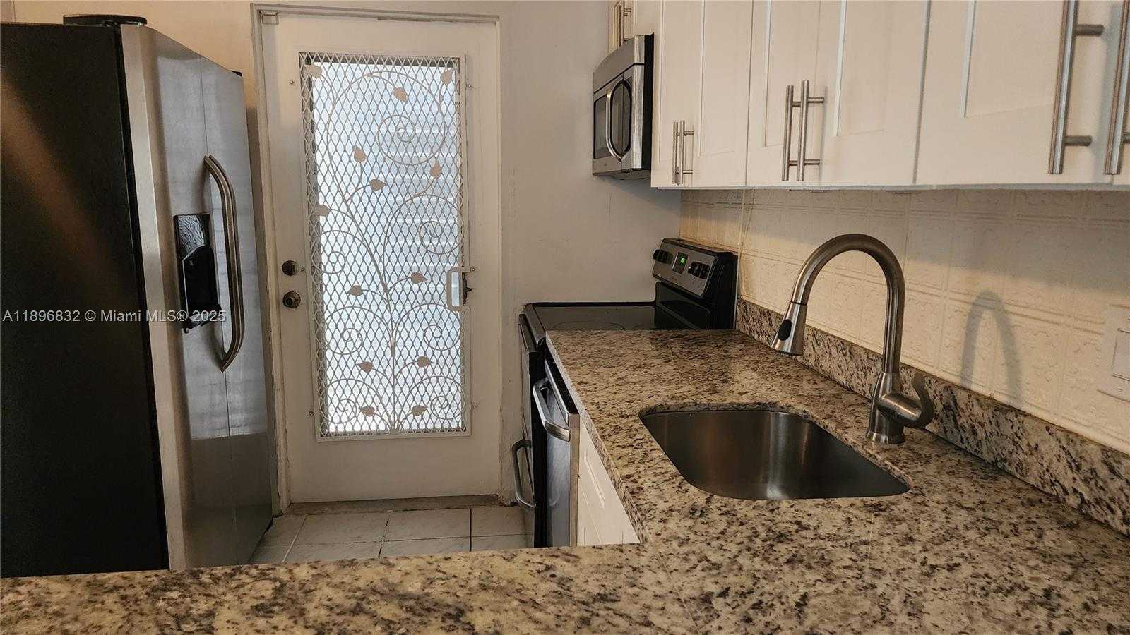 Small Image of 981 HILLCREST CT #114, Hollywood Number 10