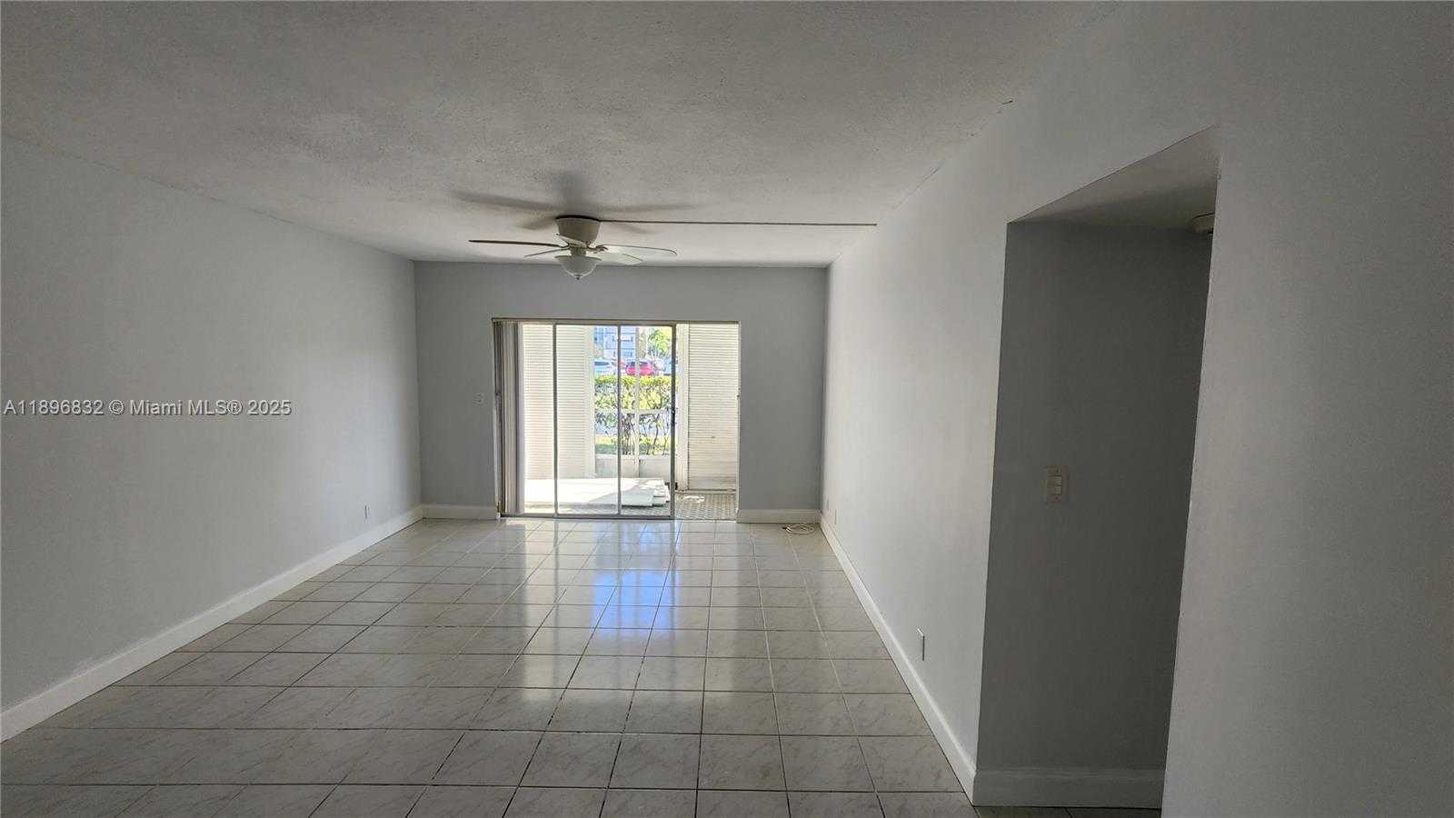 Small Image of 981 HILLCREST CT #114, Hollywood Number 12