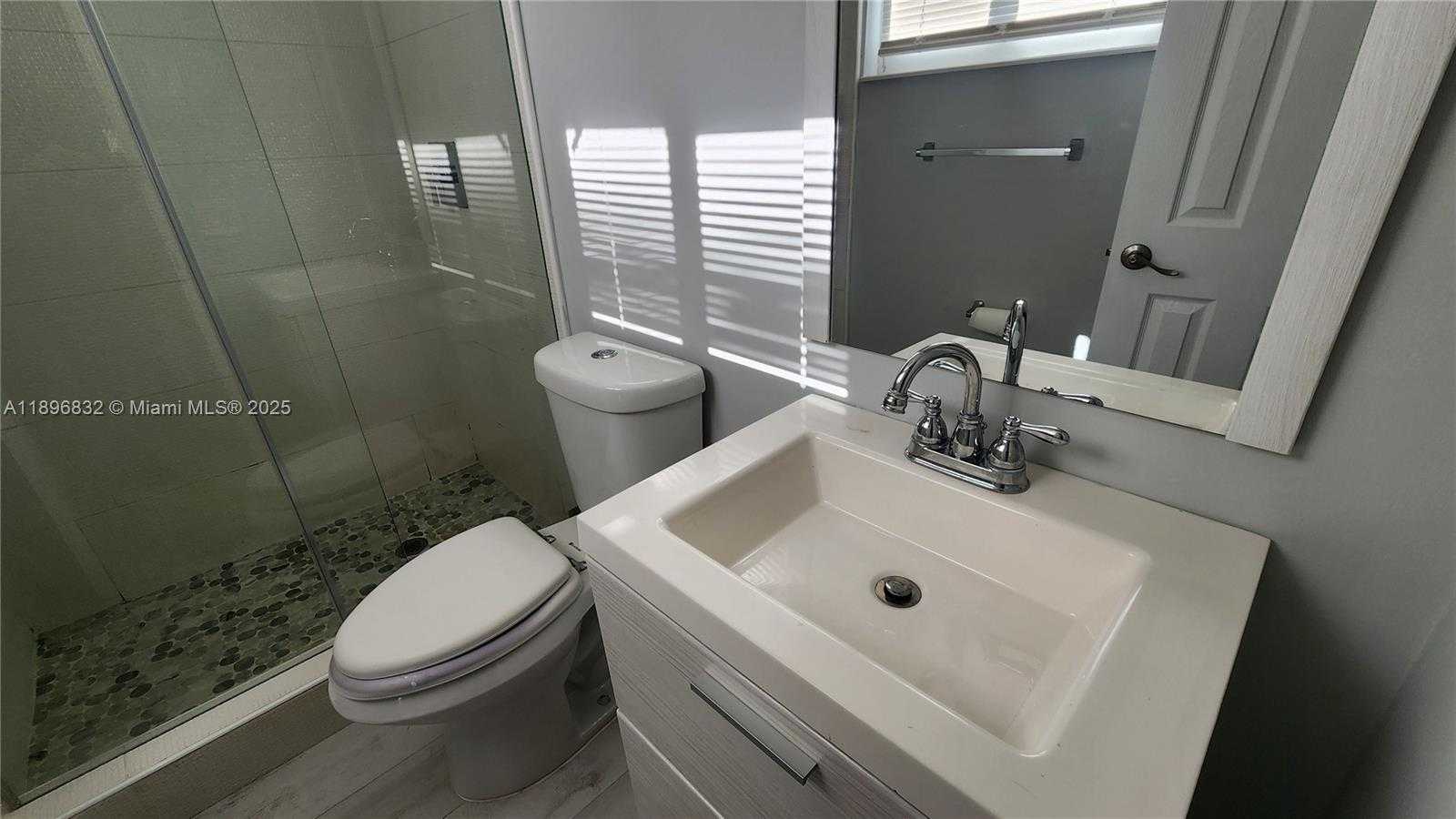 Small Image of 981 HILLCREST CT #114, Hollywood Number 15