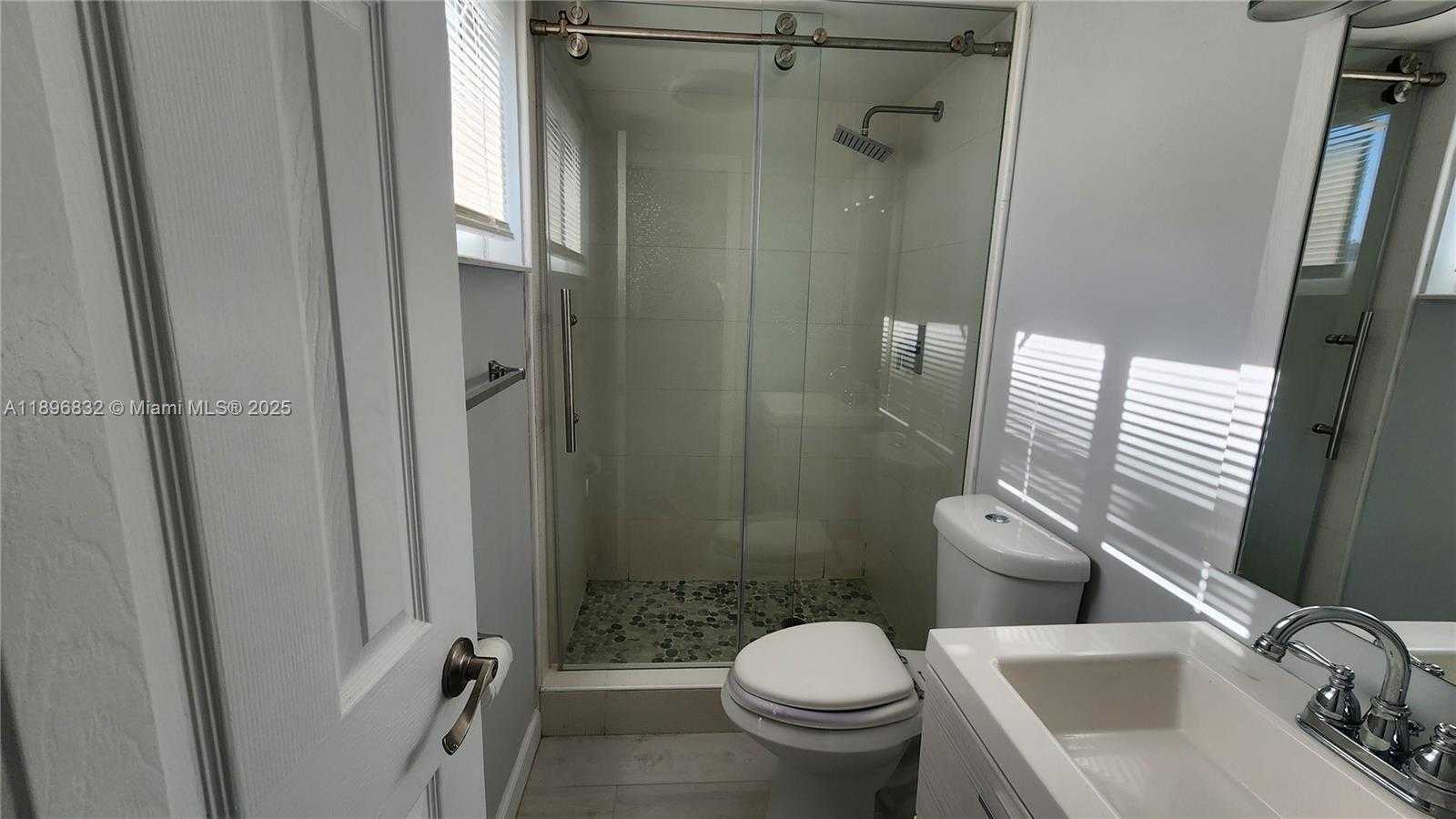 Small Image of 981 HILLCREST CT #114, Hollywood Number 16