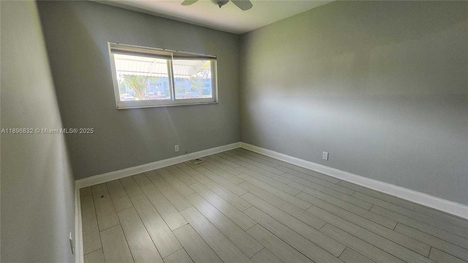 Small Image of 981 HILLCREST CT #114, Hollywood Number 17