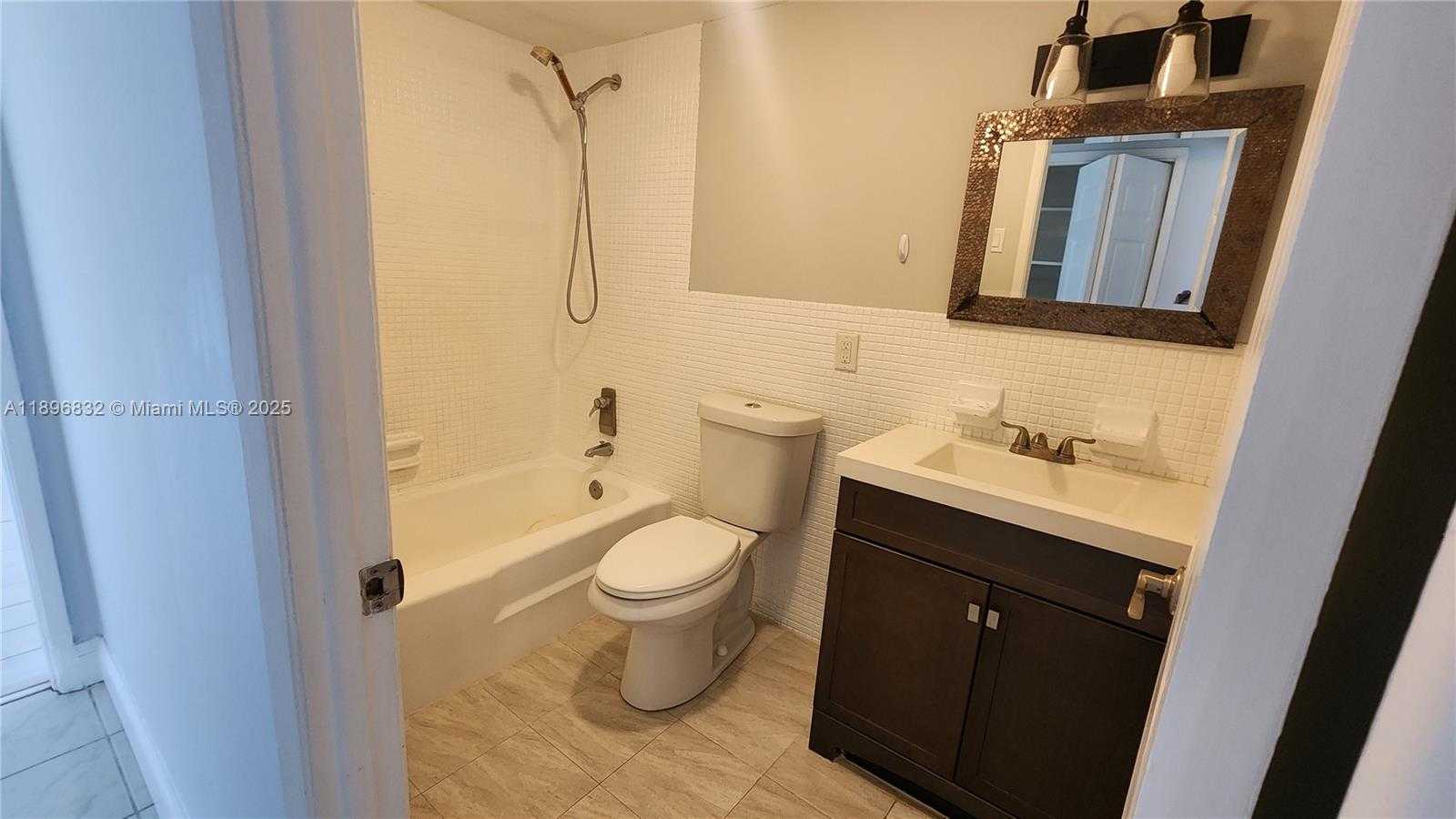 Small Image of 981 HILLCREST CT #114, Hollywood Number 18