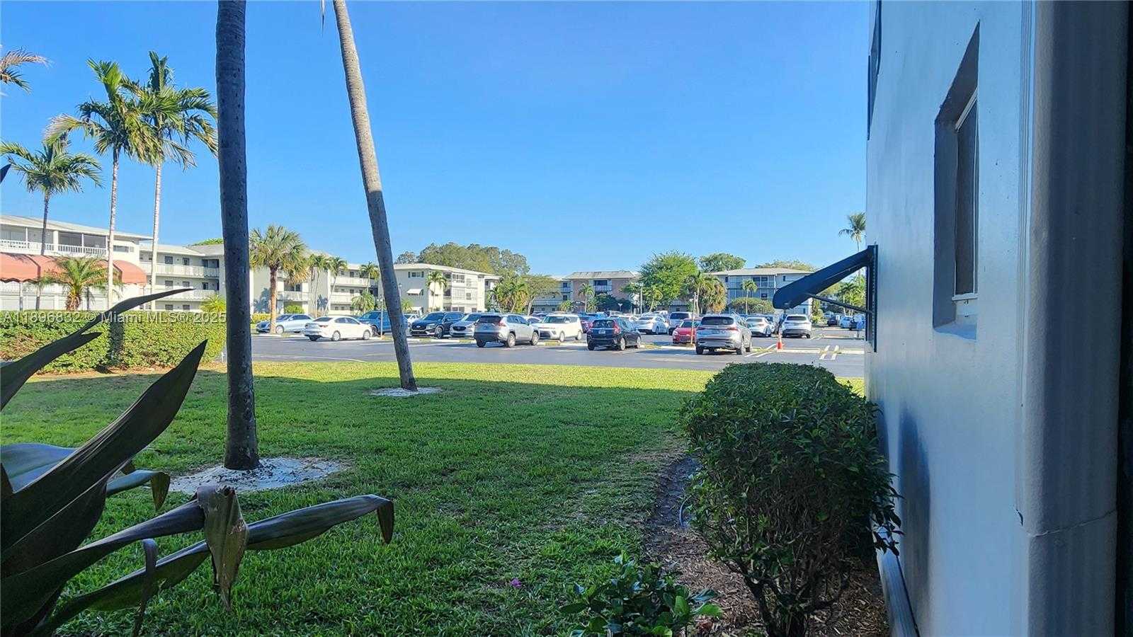 Small Image of 981 HILLCREST CT #114, Hollywood Number 2