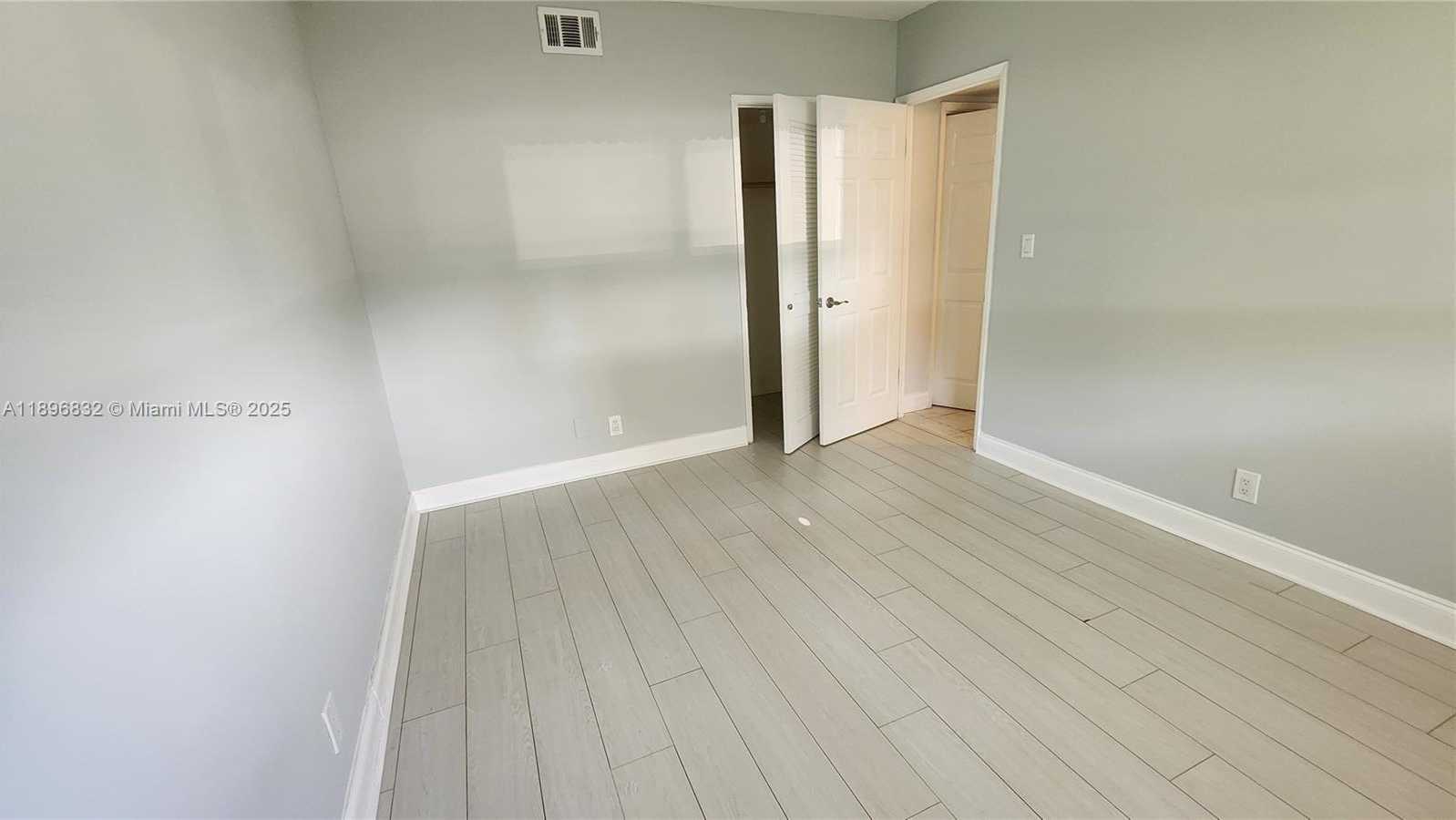 Small Image of 981 HILLCREST CT #114, Hollywood Number 20