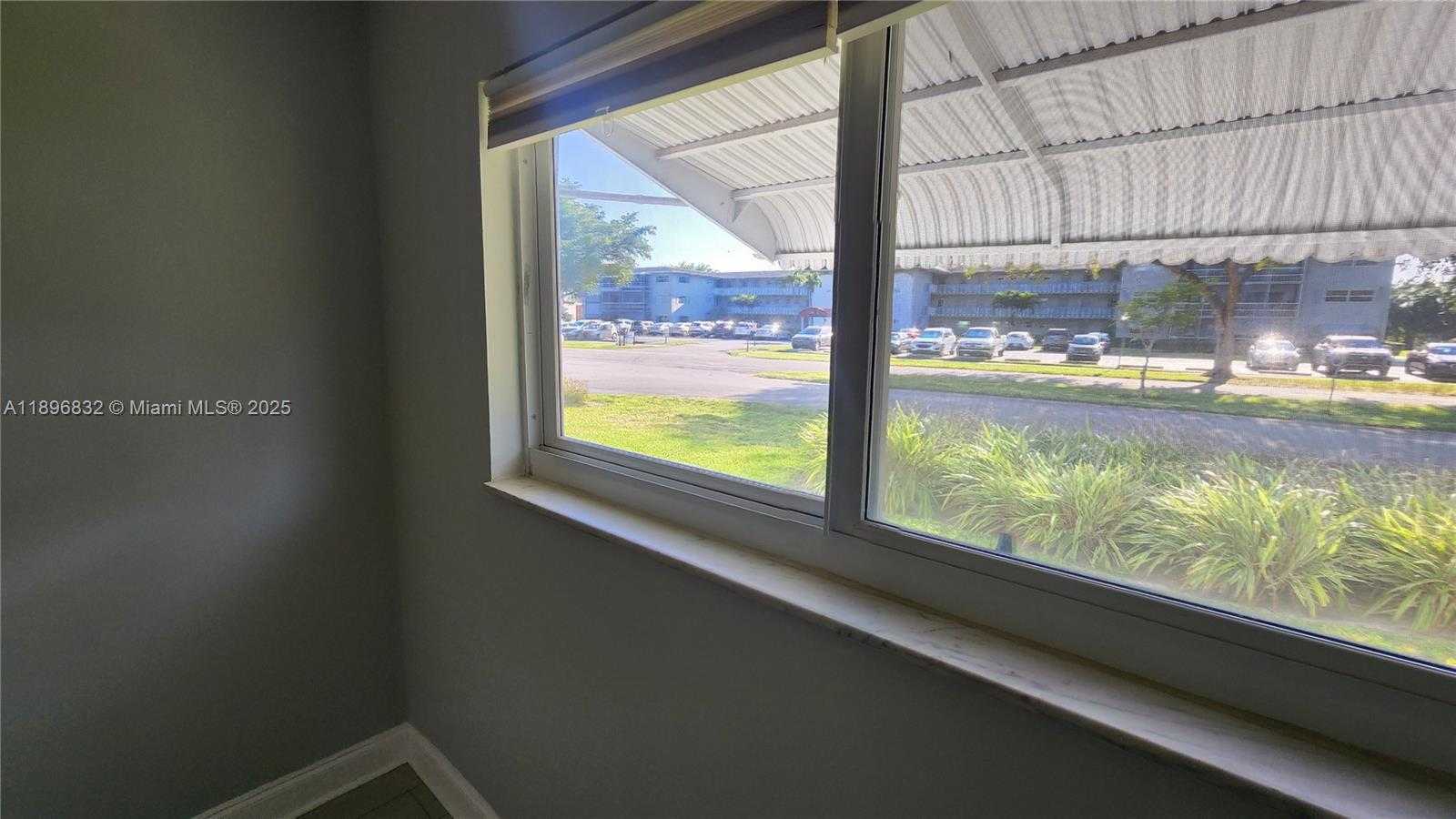 Small Image of 981 HILLCREST CT #114, Hollywood Number 21