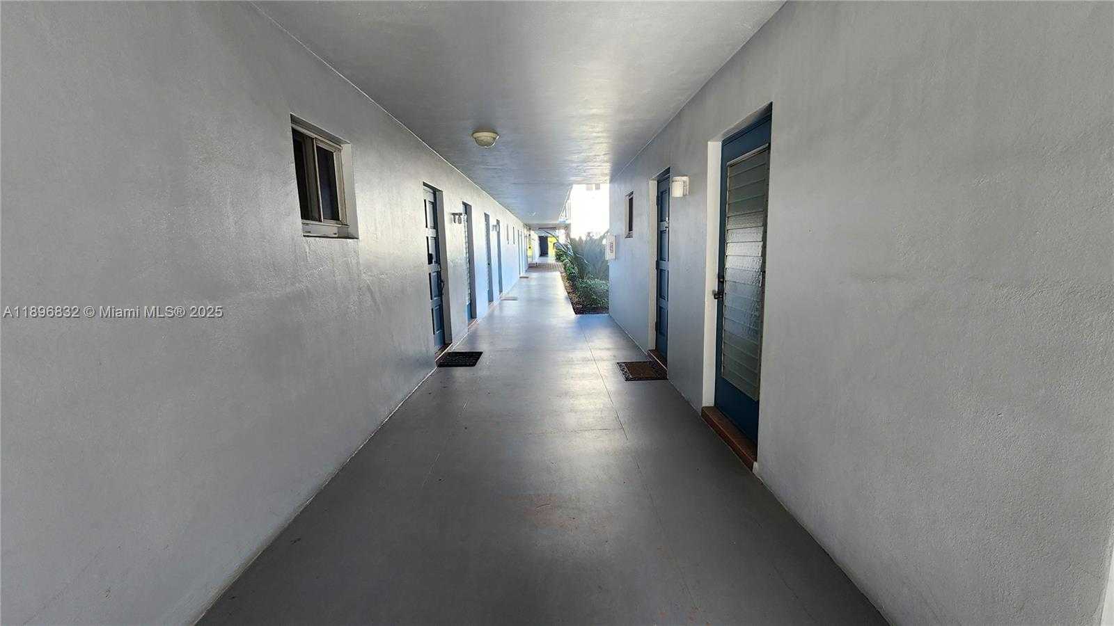 Small Image of 981 HILLCREST CT #114, Hollywood Number 22