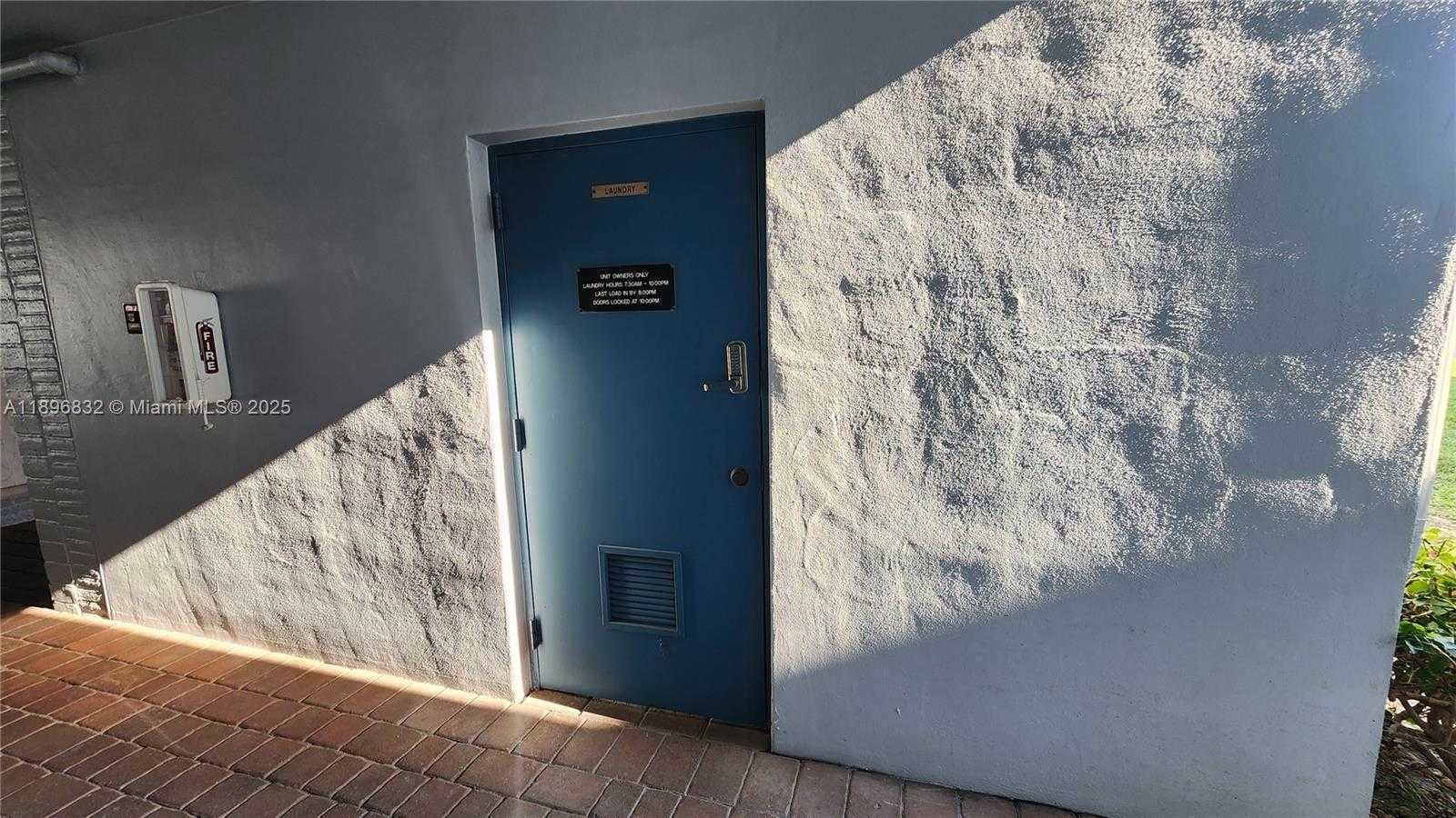 Small Image of 981 HILLCREST CT #114, Hollywood Number 28