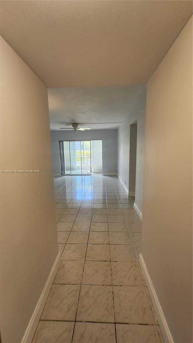 Small Image of 981 HILLCREST CT #114, Hollywood Number 34