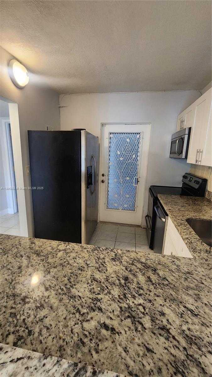 Small Image of 981 HILLCREST CT #114, Hollywood Number 35