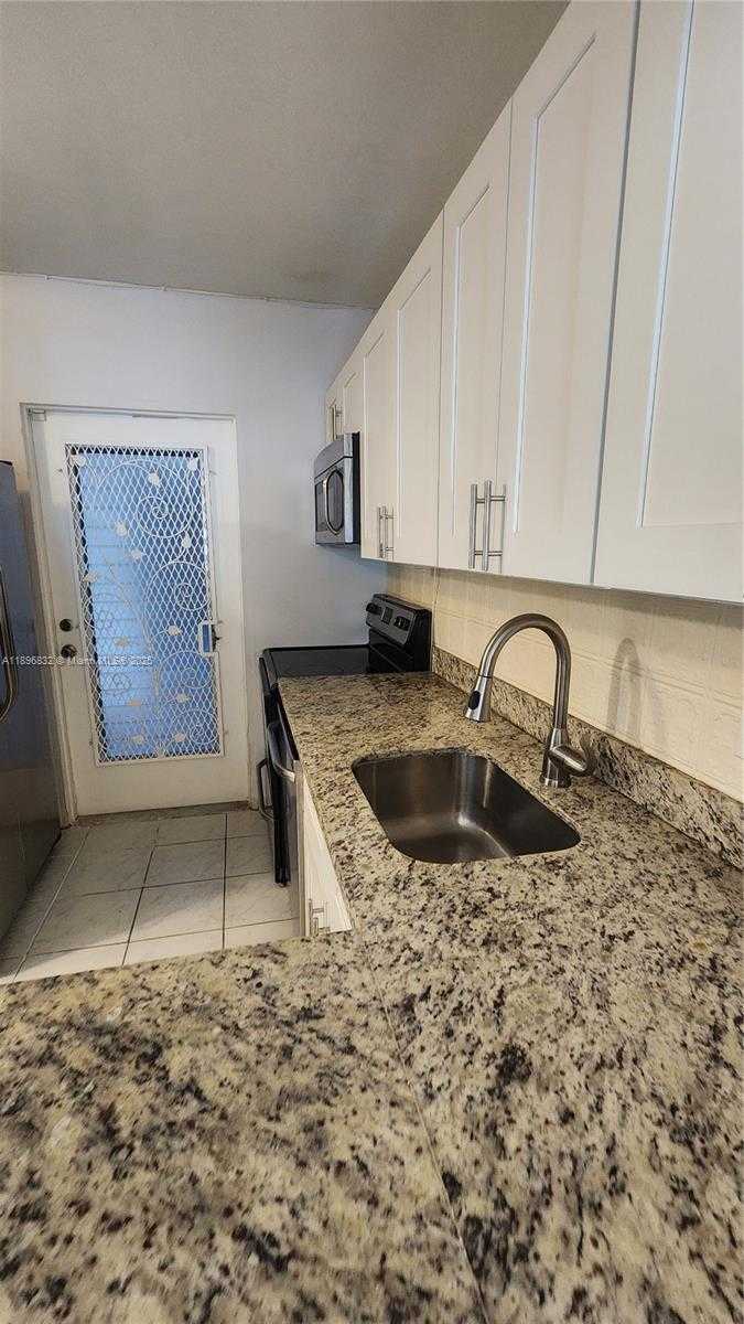 Small Image of 981 HILLCREST CT #114, Hollywood Number 36