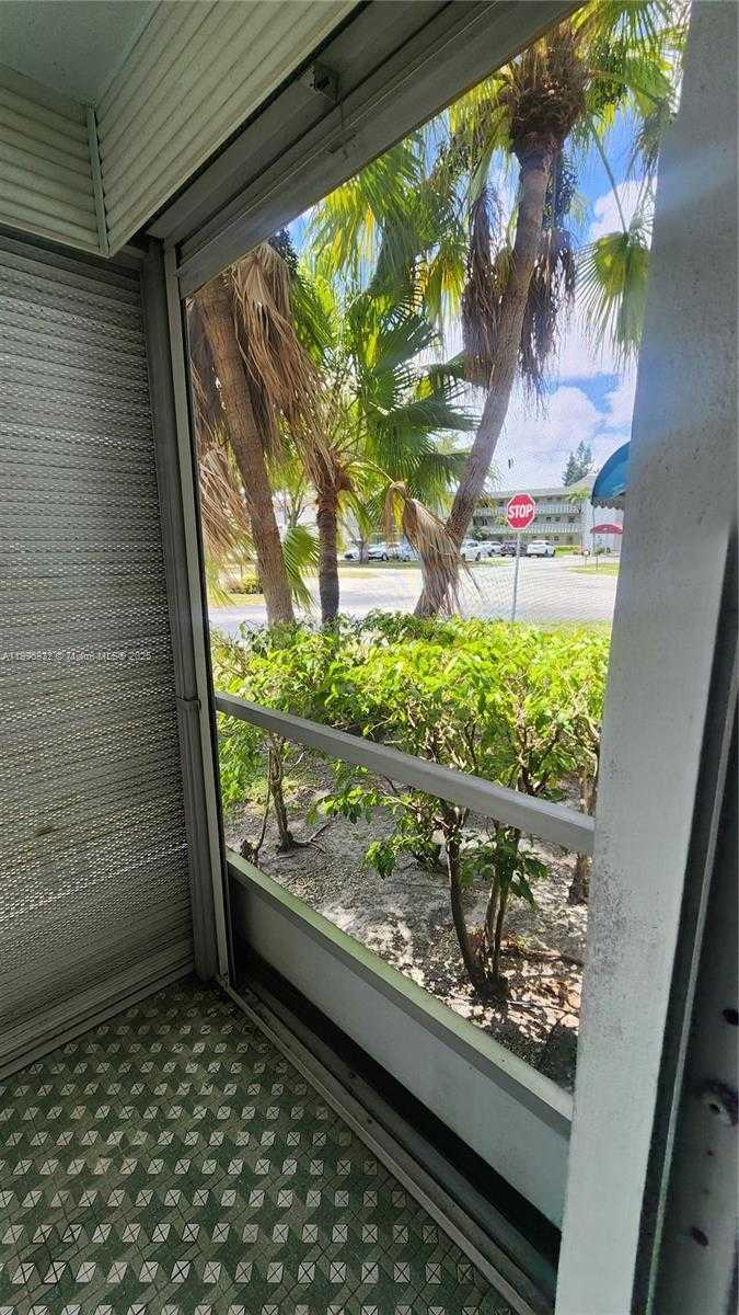 Small Image of 981 HILLCREST CT #114, Hollywood Number 38