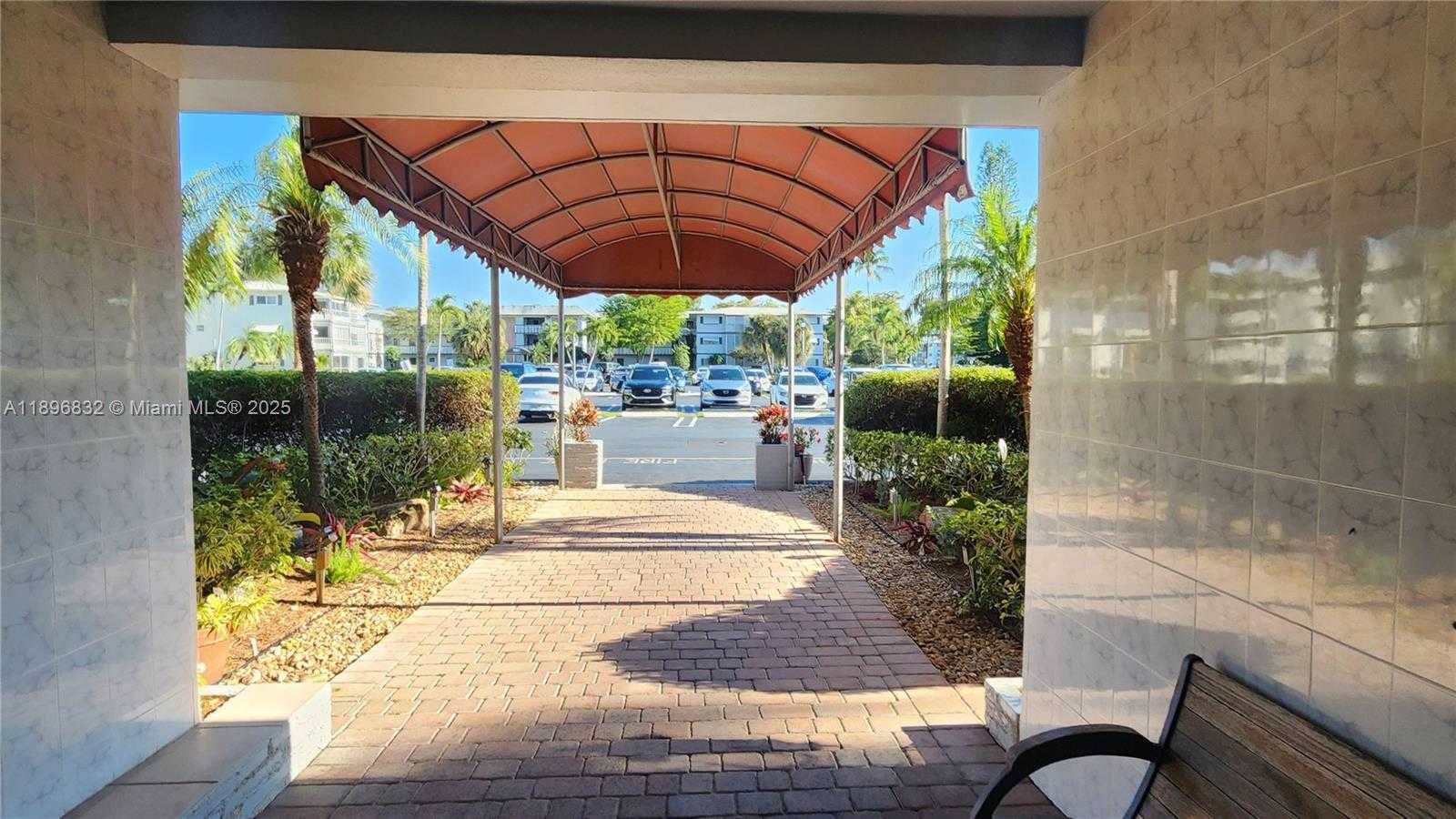 Small Image of 981 HILLCREST CT #114, Hollywood Number 4