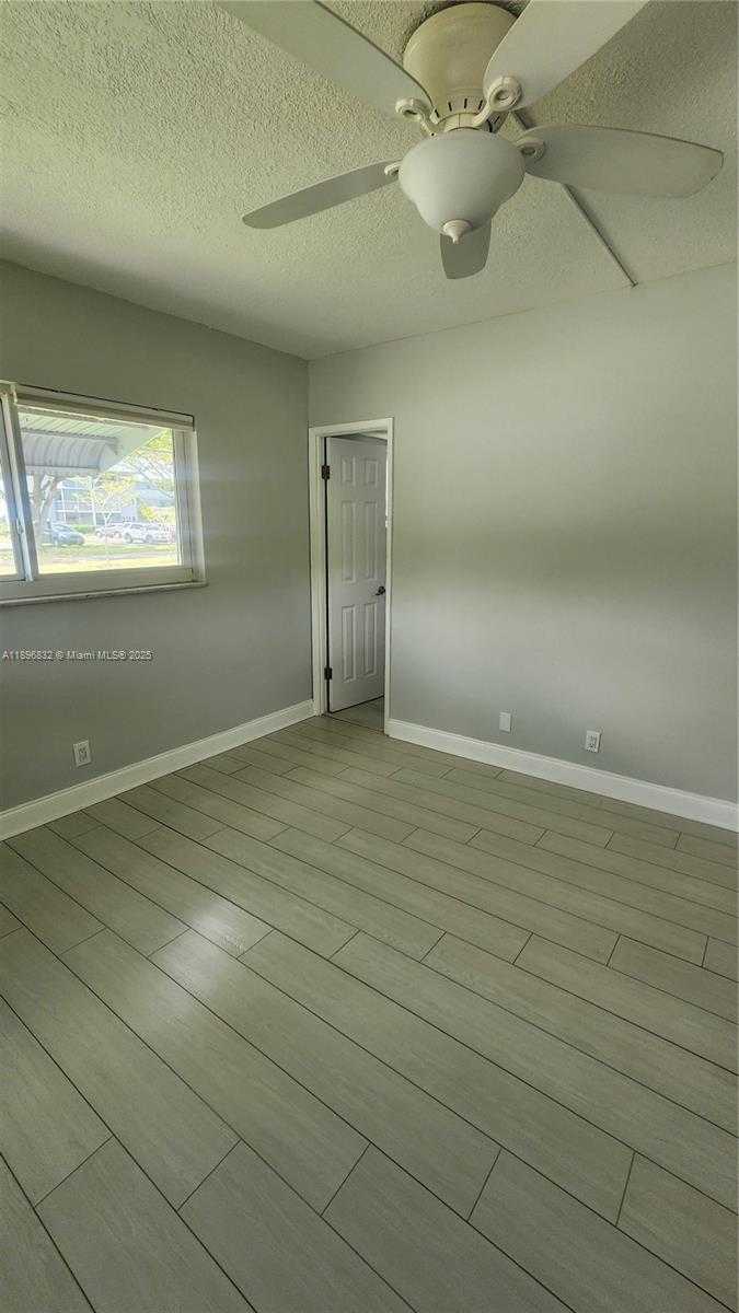 Small Image of 981 HILLCREST CT #114, Hollywood Number 42