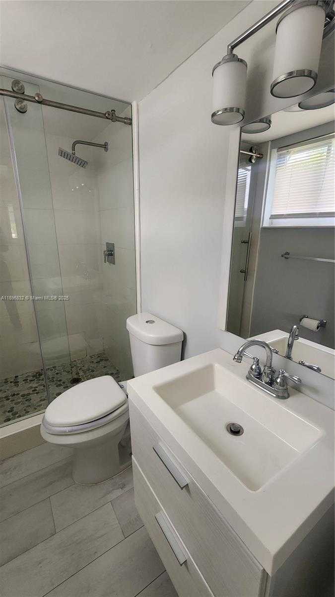 Small Image of 981 HILLCREST CT #114, Hollywood Number 44