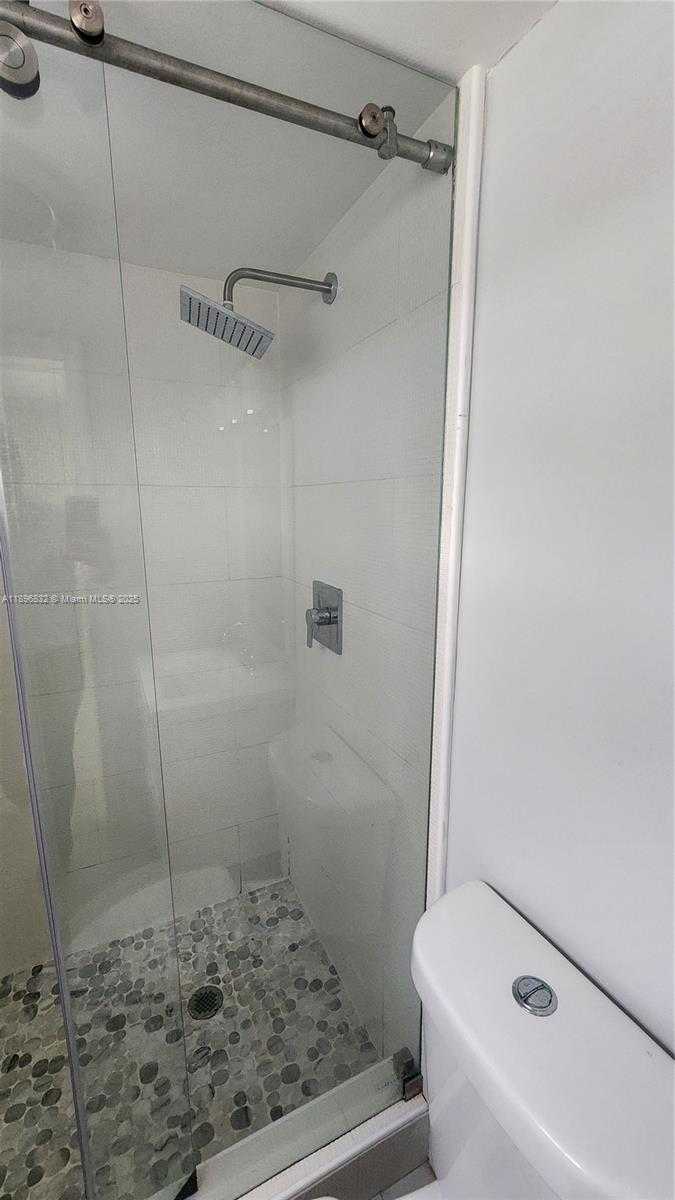 Small Image of 981 HILLCREST CT #114, Hollywood Number 45