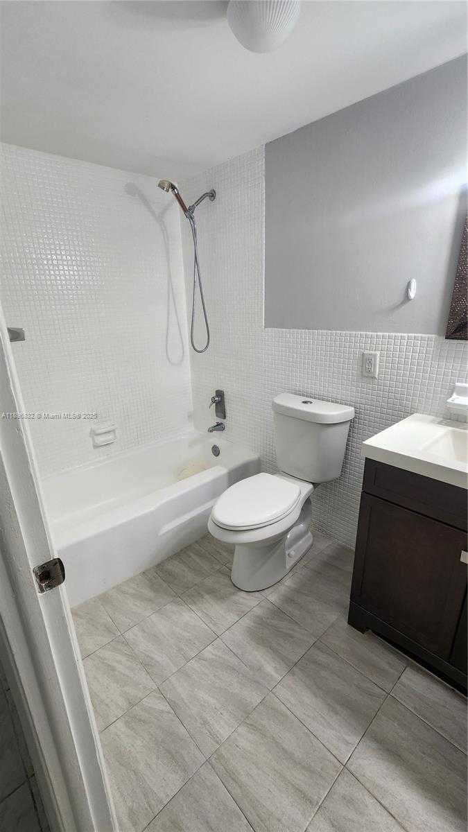 Small Image of 981 HILLCREST CT #114, Hollywood Number 48