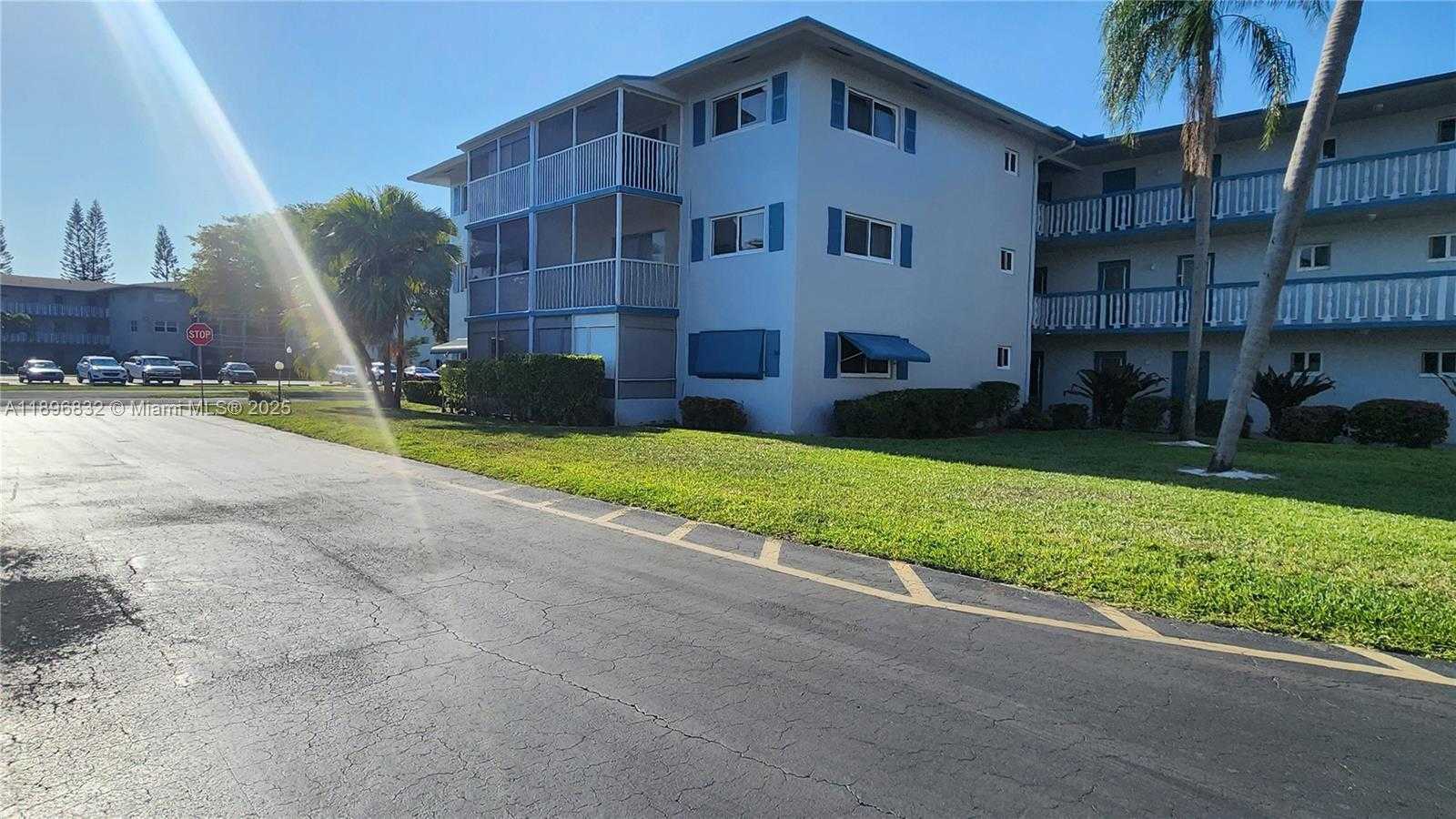 Small Image of 981 HILLCREST CT #114, Hollywood Number 5