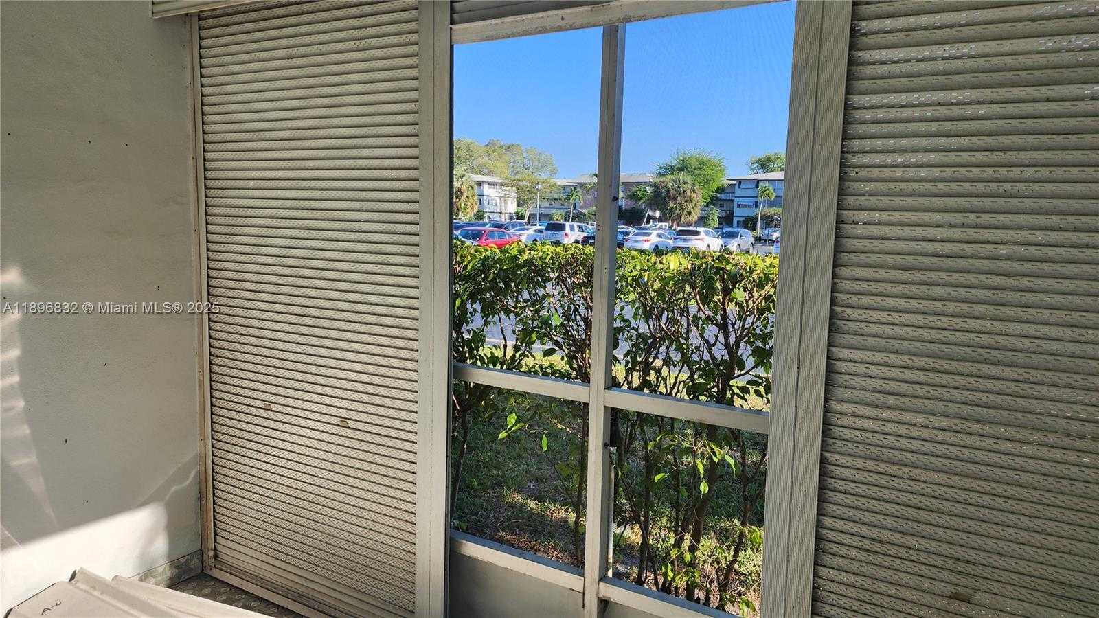 Small Image of 981 HILLCREST CT #114, Hollywood Number 7