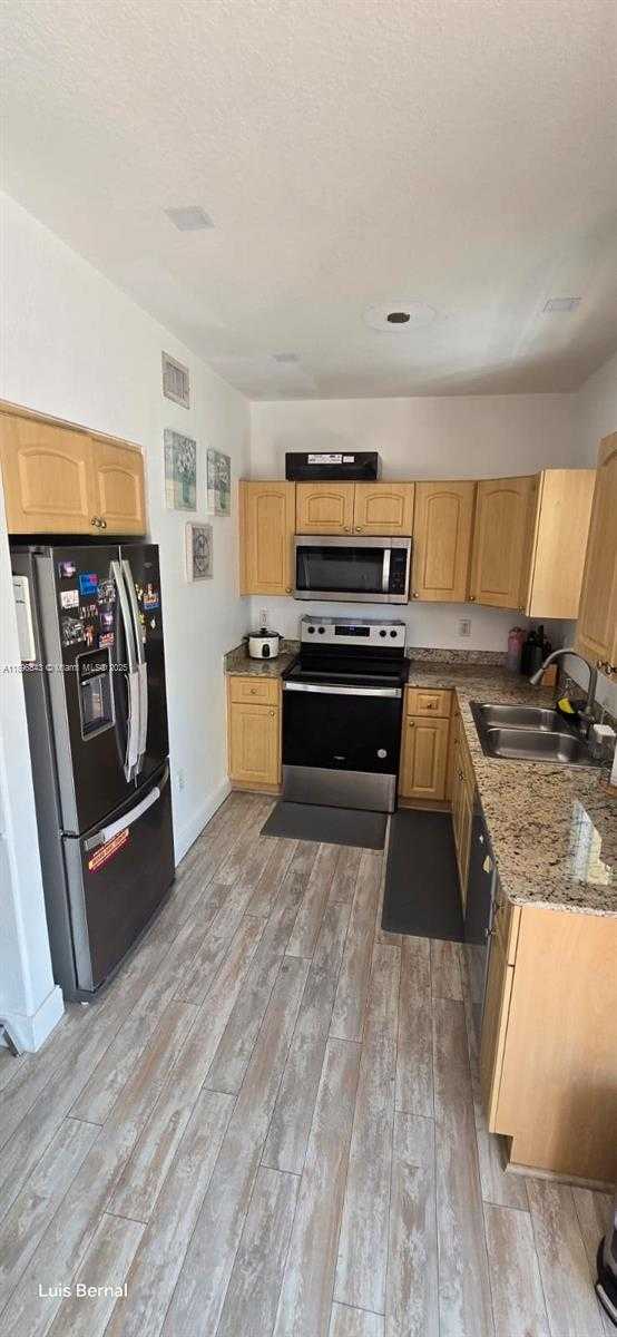 Small Image of Hialeah Number 12