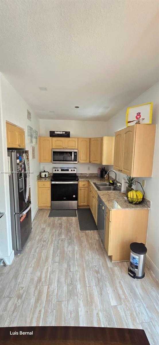 Small Image of Hialeah Number 15