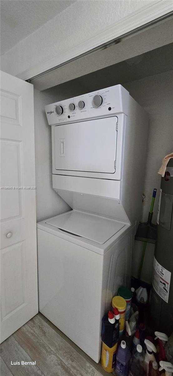 Small Image of Hialeah Number 17