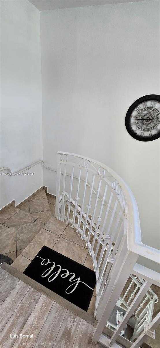 Small Image of Hialeah Number 21