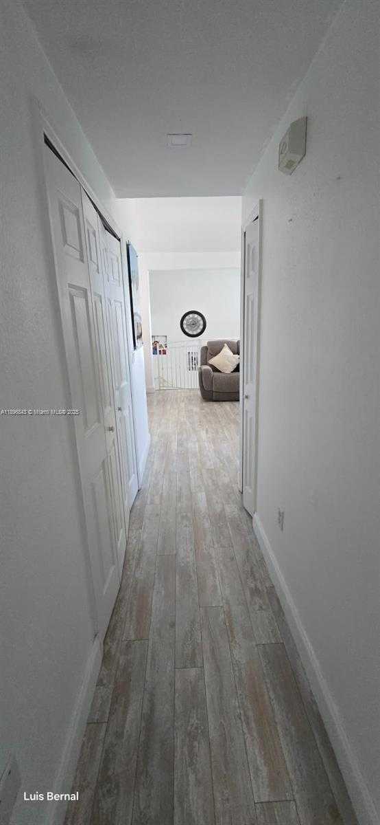 Small Image of Hialeah Number 22