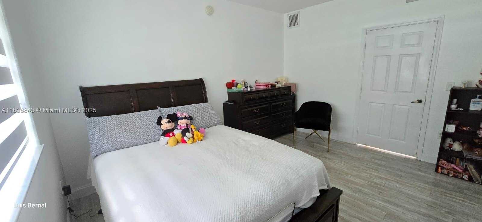 Small Image of Hialeah Number 25