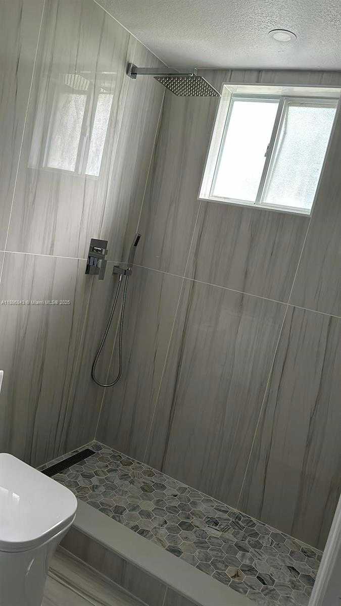 Small Image of Hialeah Number 31