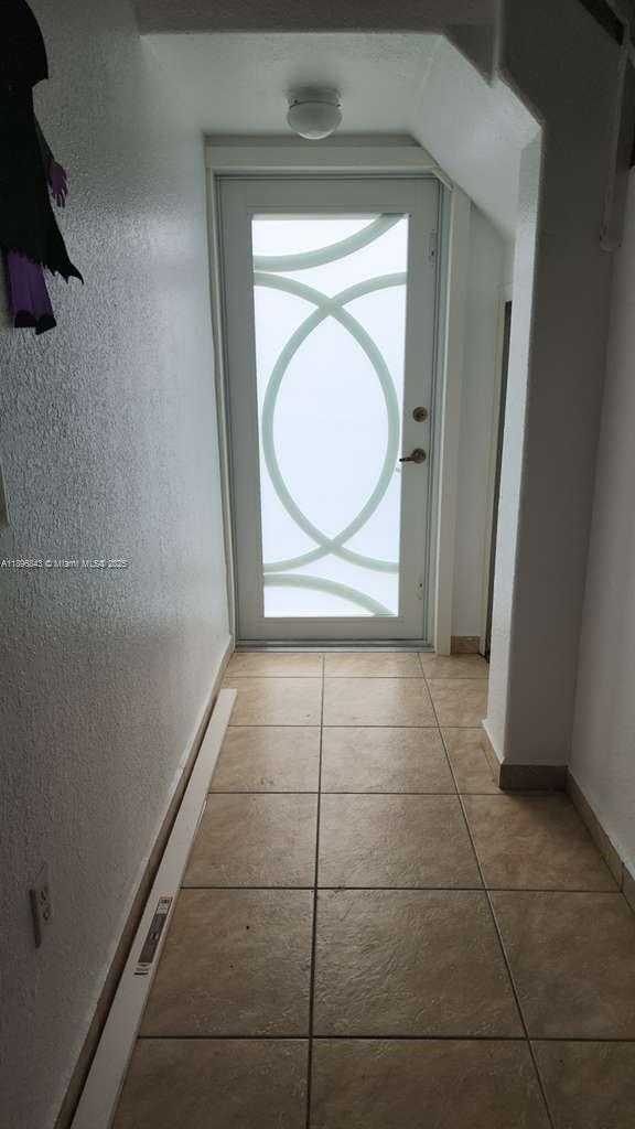 Small Image of Hialeah Number 42