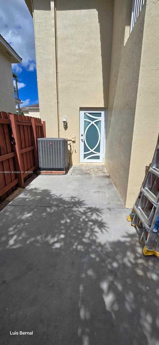 Small Image of Hialeah Number 43