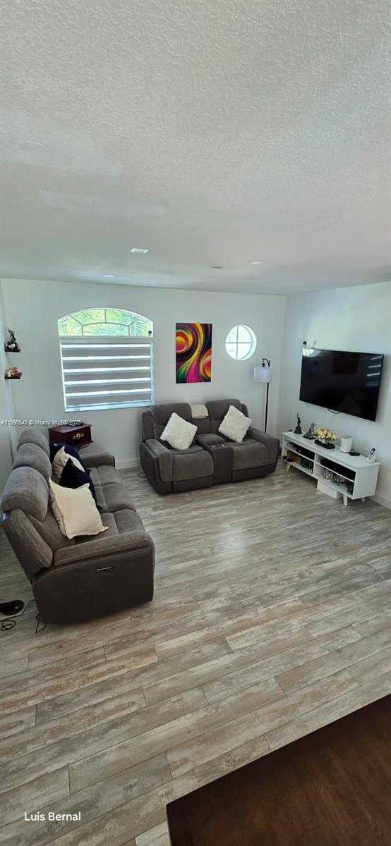 Small Image of Hialeah Number 5