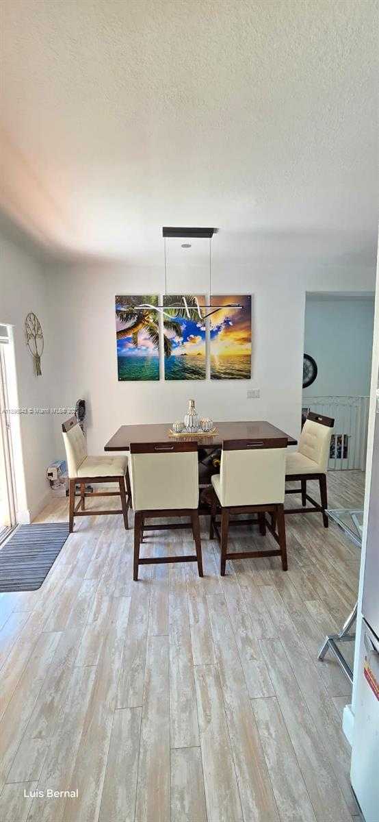 Small Image of Hialeah Number 9