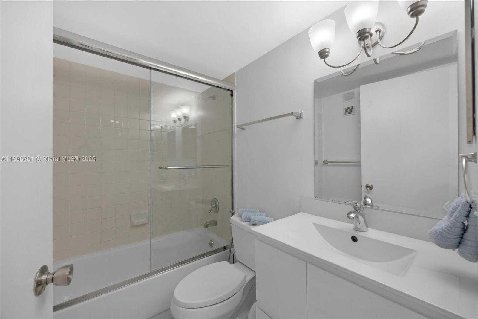 Small Image of 770 CLAUGHTON ISLAND DR #1712, Miami Number 11