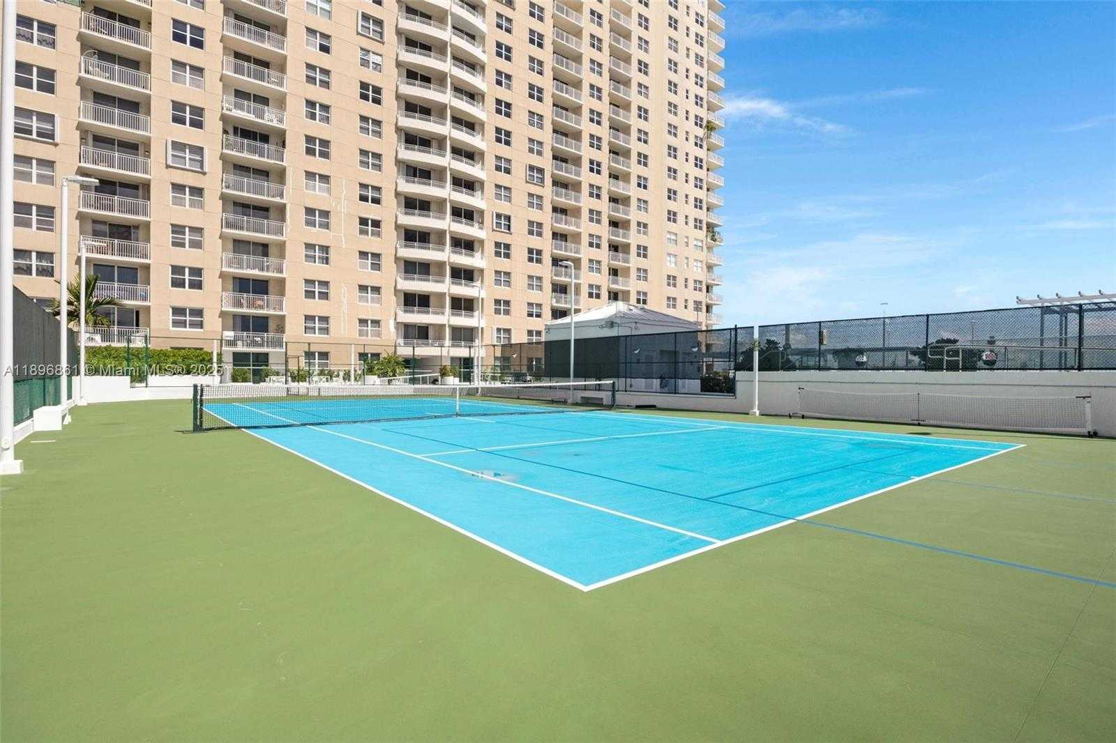 Small Image of 770 CLAUGHTON ISLAND DR #1712, Miami Number 29