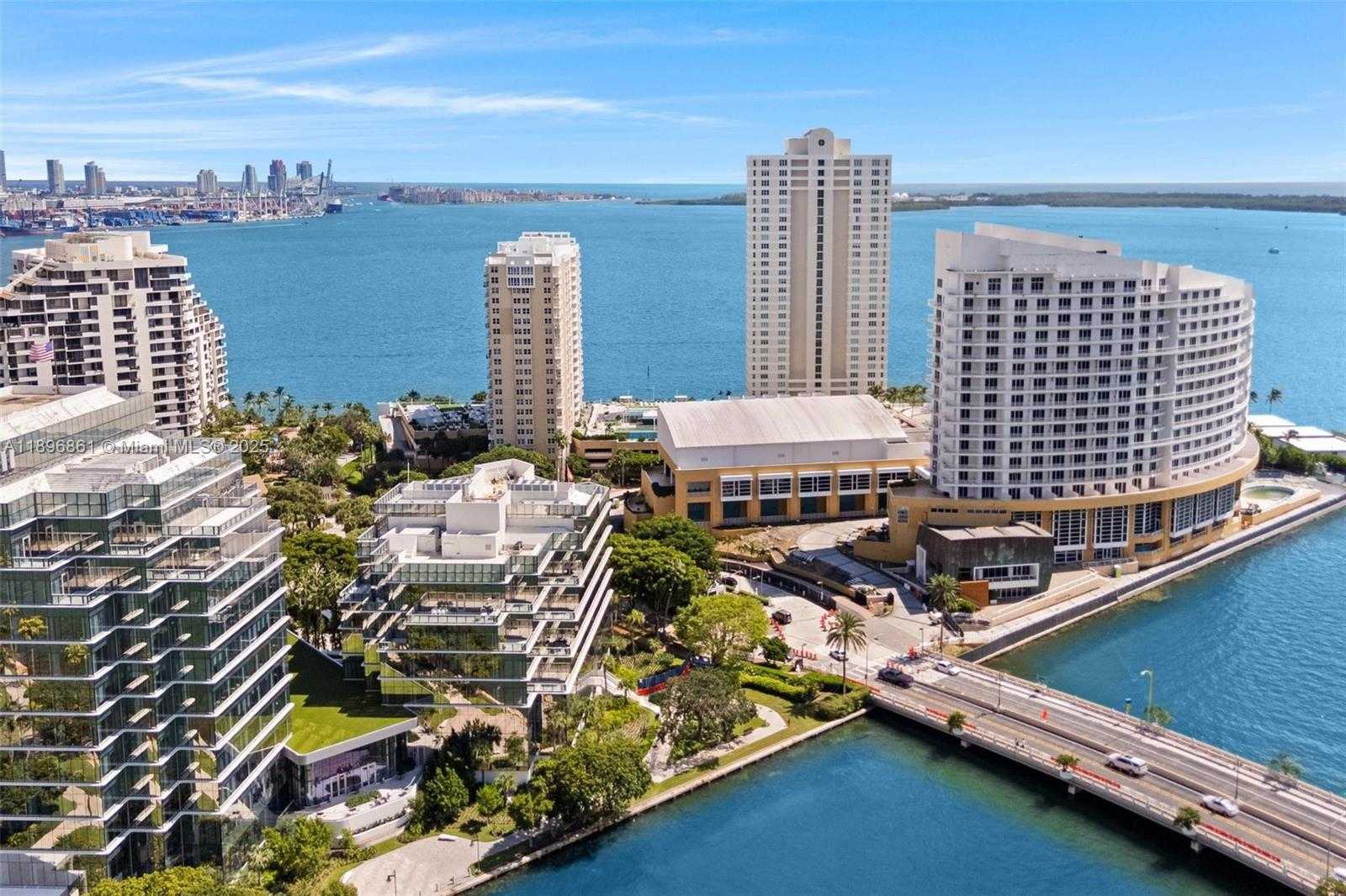 Small Image of 770 CLAUGHTON ISLAND DR #1712, Miami Number 31