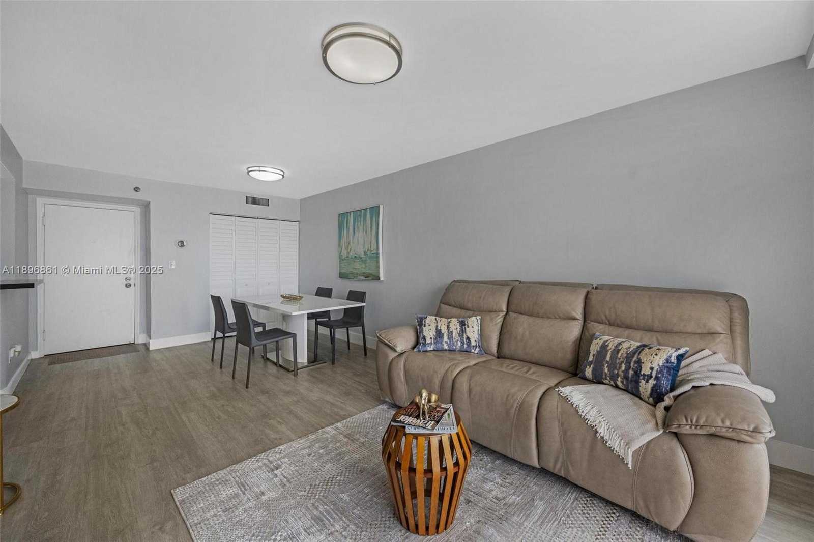 Small Image of 770 CLAUGHTON ISLAND DR #1712, Miami Number 5