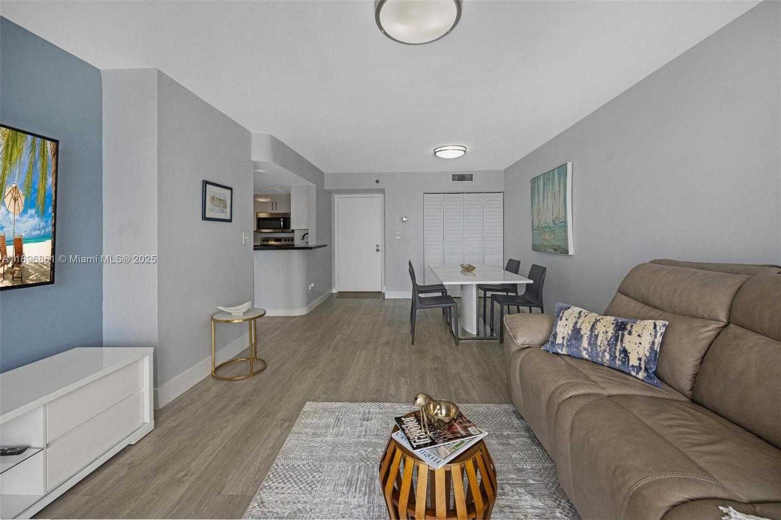 Small Image of 770 CLAUGHTON ISLAND DR #1712, Miami Number 7