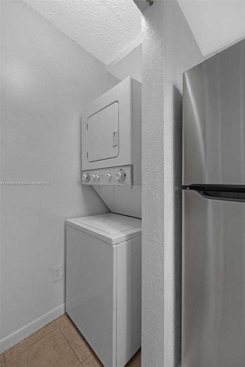 Small Image of 770 CLAUGHTON ISLAND DR #1712, Miami Number 8