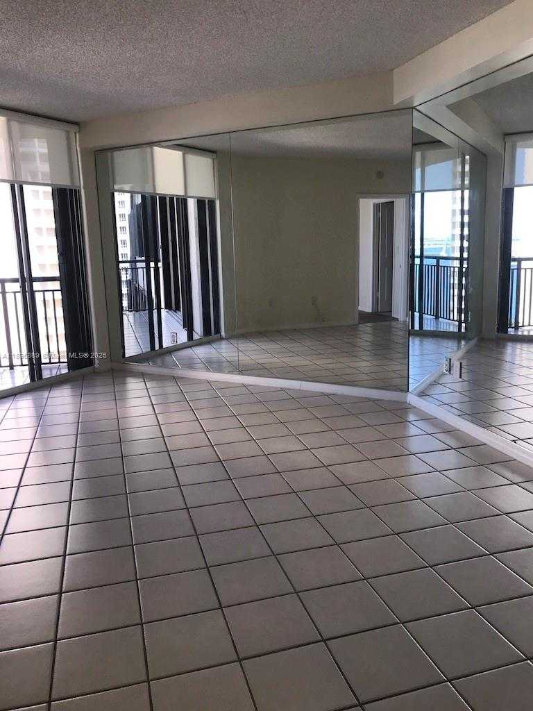 Small Image of 540 BRICKELL KEY DR #1706, Miami Number 4