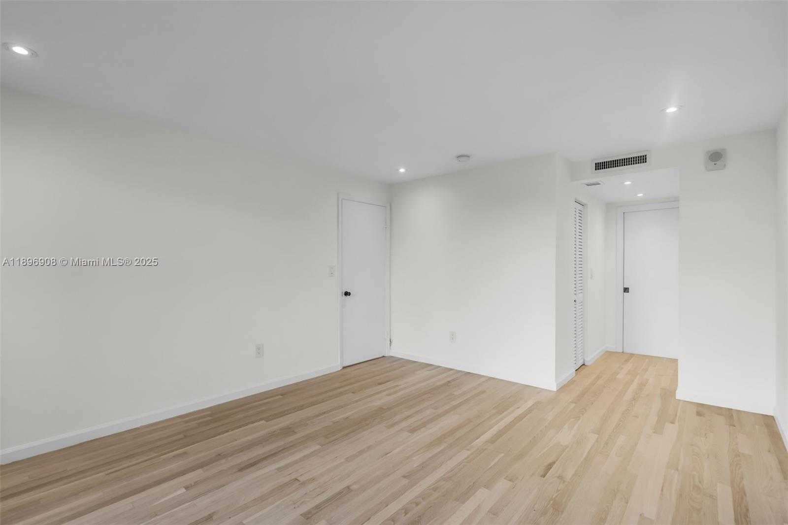 Small Image of 155 OCEAN LANE DR #302, Key Biscayne Number 13