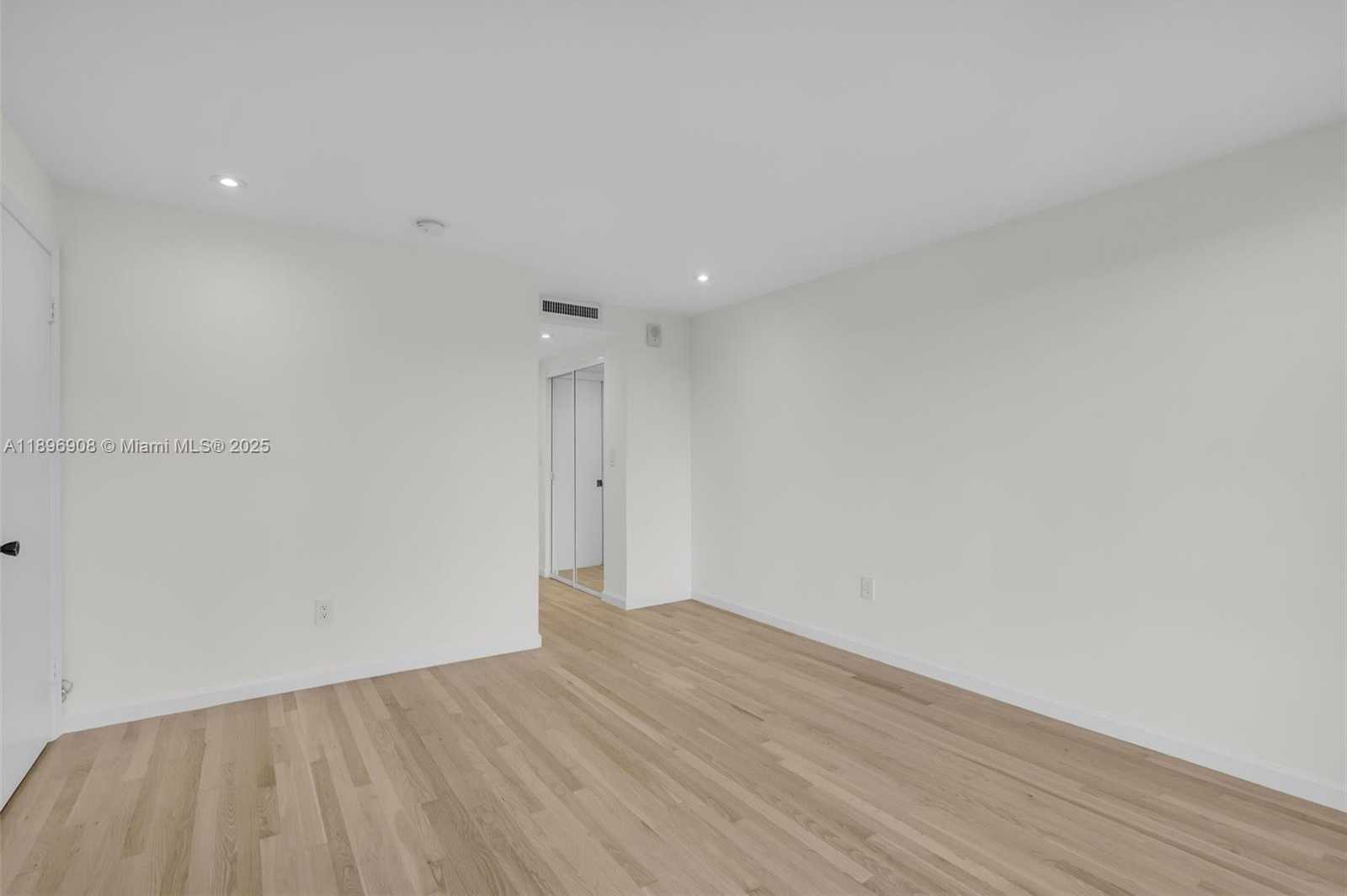 Small Image of 155 OCEAN LANE DR #302, Key Biscayne Number 14