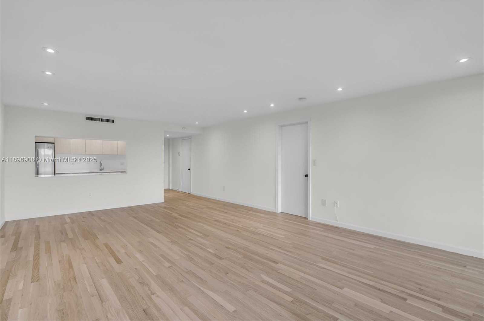 Small Image of 155 OCEAN LANE DR #302, Key Biscayne Number 3