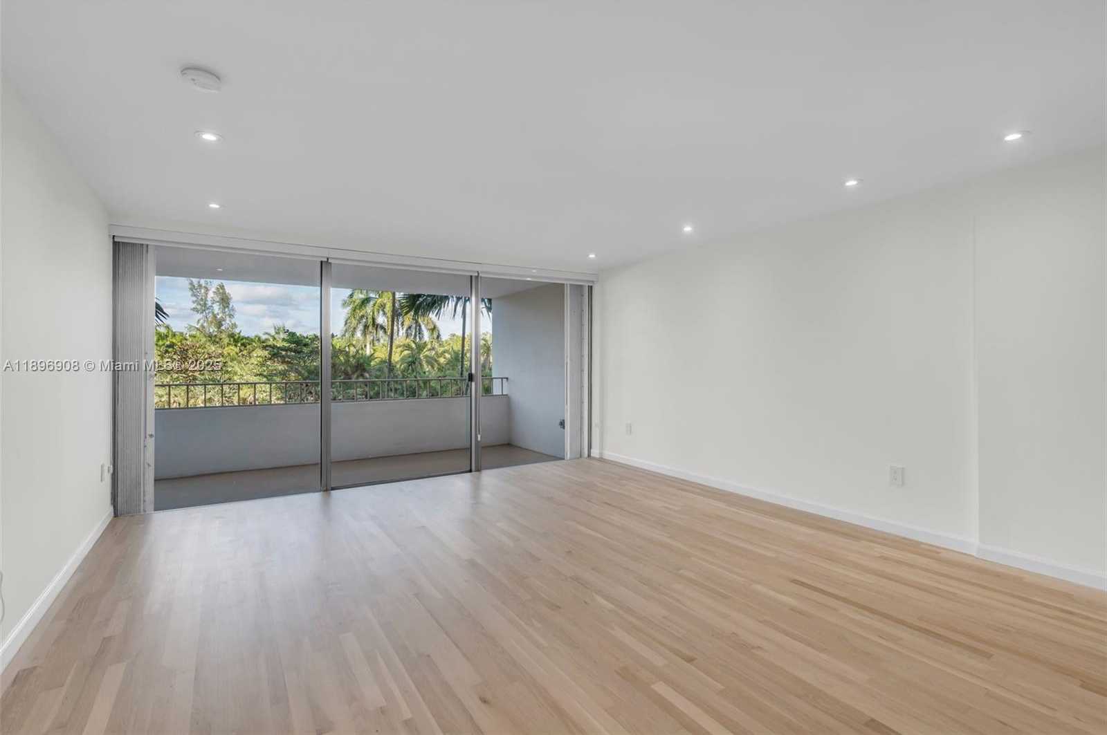 Small Image of 155 OCEAN LANE DR #302, Key Biscayne Number 5