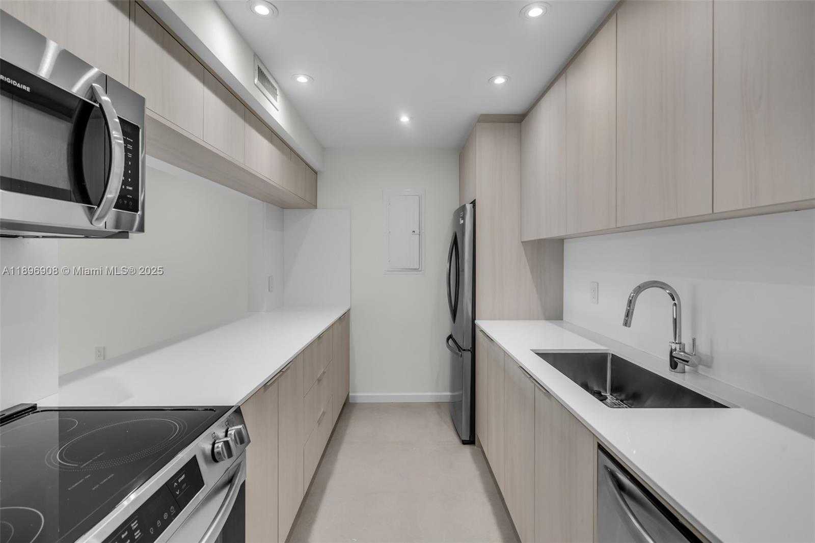 Small Image of 155 OCEAN LANE DR #302, Key Biscayne Number 8